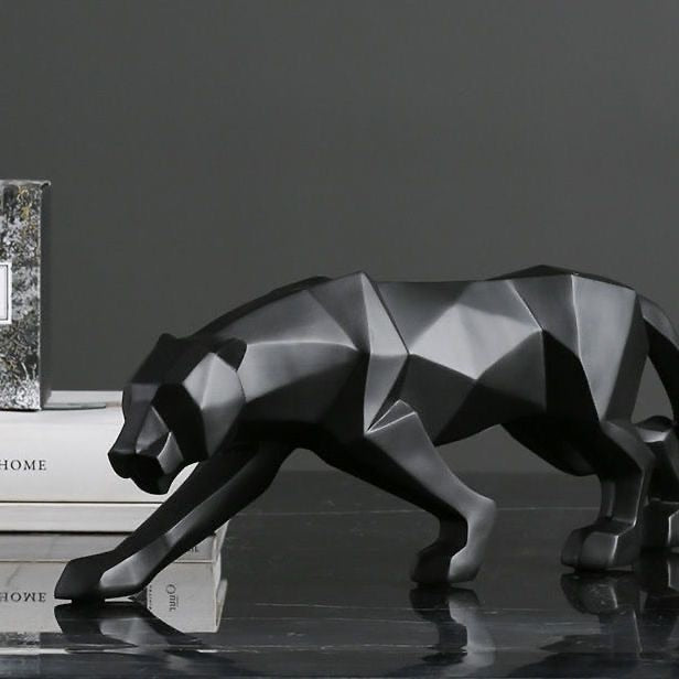 Geometrische Panther-Skulptur